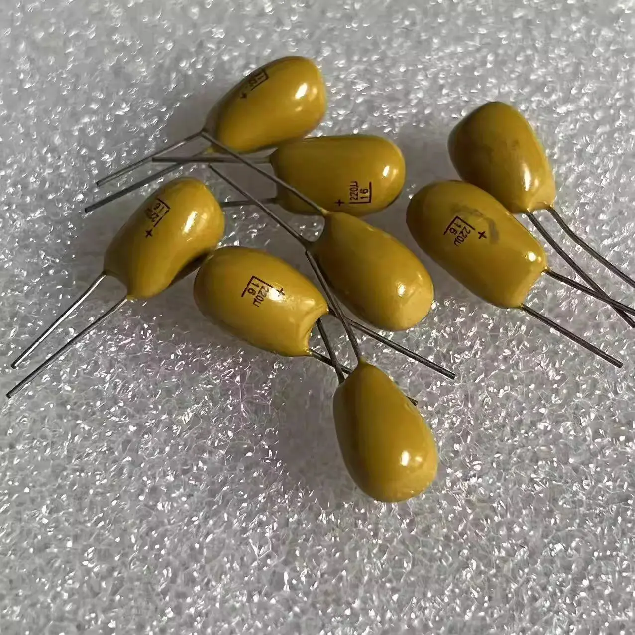 

10 шт./Оригинальный американский танталовый конденсатор T350E227K016AT7301 16В 220мкФ для высокотемпературных аудиодекодеров