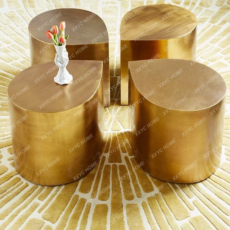 Table basse en bronze brossé, artisanat, bord de canapé de forme spéciale