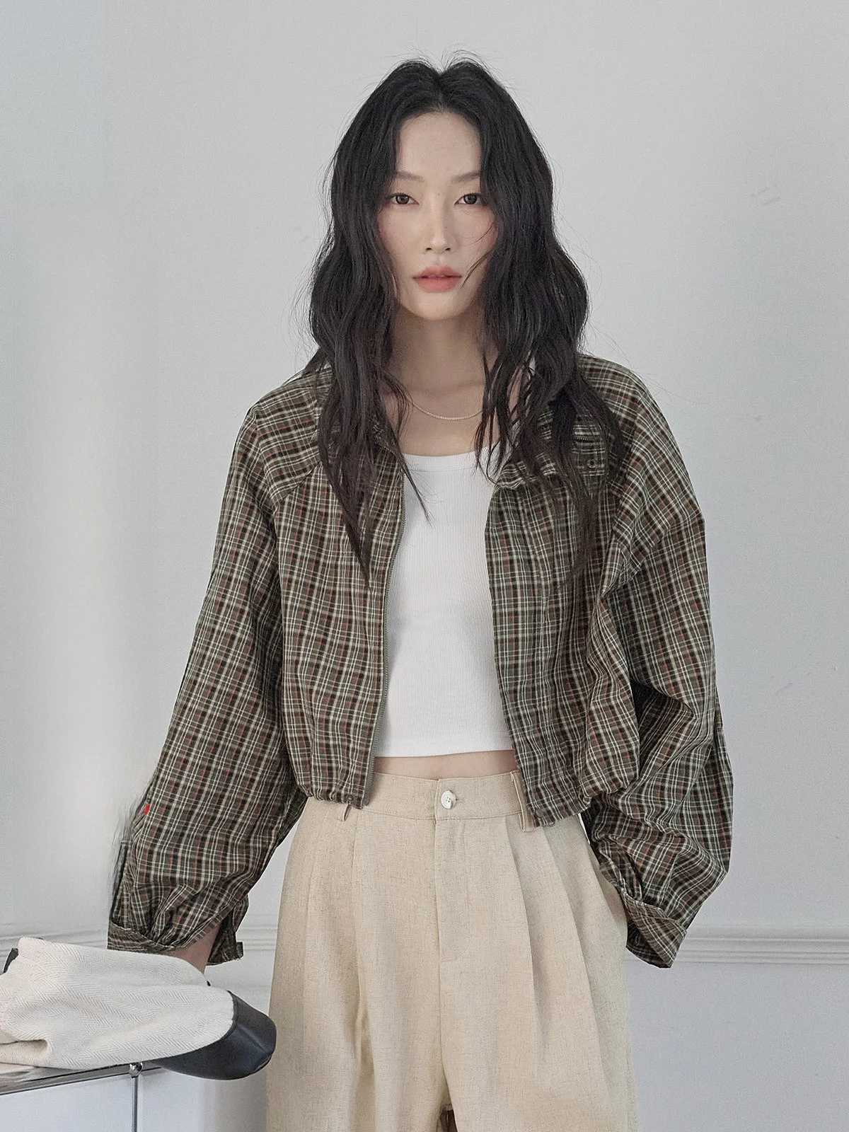 

Женская повседневная куртка HuiXi в клетку, весна 2026, винтажный стиль, универсальная, удобная посадка, на молнии, для повседневной носки