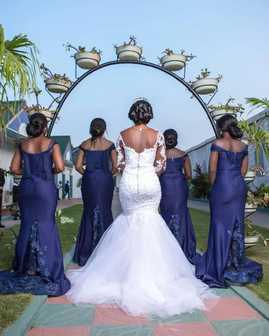 맞춤 제작된 멋진 스쿱넥 비즈 장식 머메이드 웨딩드레스, 긴팔 오픈백 브라이덜 가운