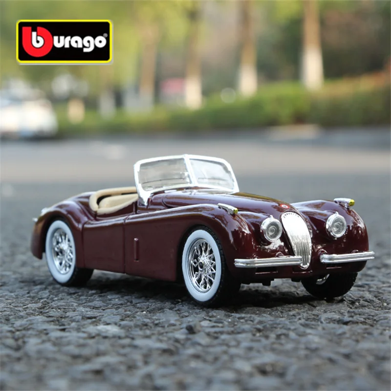 Bburago 1:24 1951 Jaguar XK120 Roadster Alloy Classic Car Model Diecasts Metal Toy Vehicles Car Model Simulation Childrens Gifts