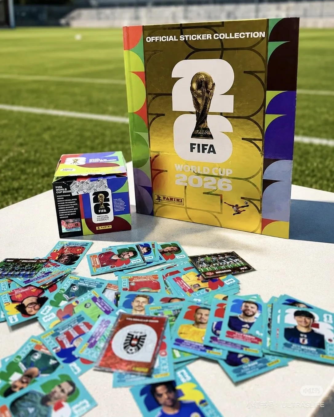 Boîte d'autocollants officiels Panini Coupe du Monde FIFA 2026 – Autocollants de collection Messi, Mbappé, Haaland, Yamal pour les fans de la Coupe du Monde – Cadeau