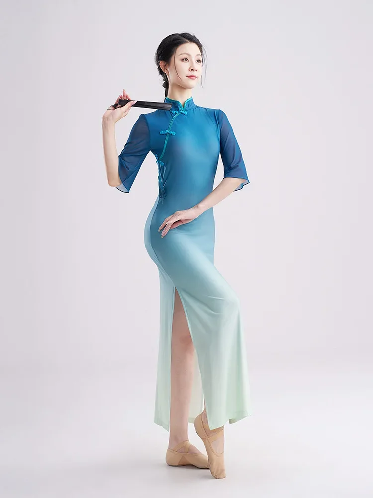 Seksowny Gradientowy Cheongsam Kostium do Tańca Klasycznego Wysoki Kołnierz Długi Rękaw Niebieski Hanfu Chińskie Ubrania Ludowe Nowy Rok