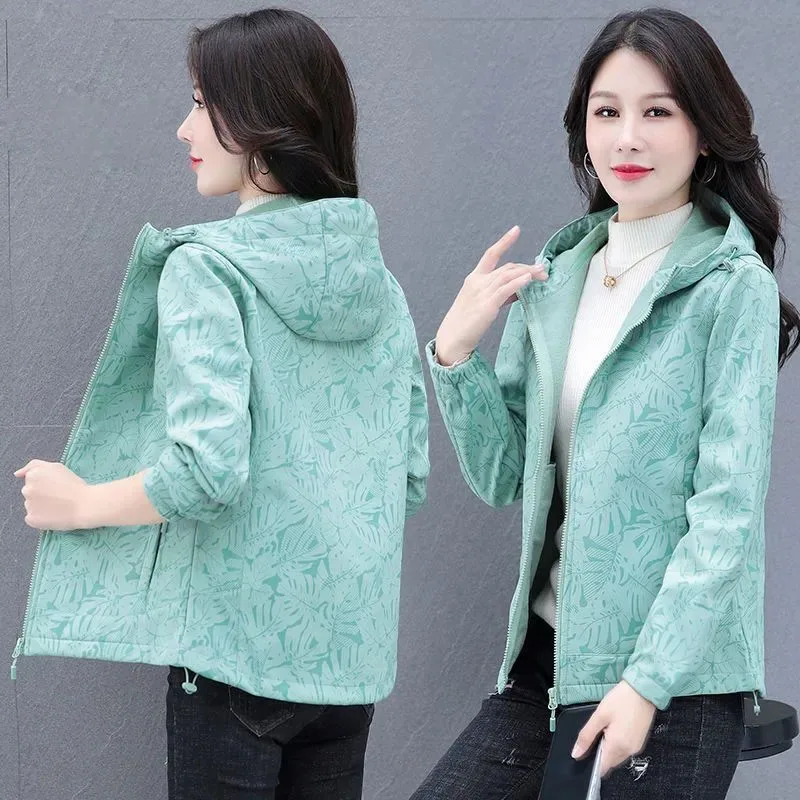 女性用パーカー付きショートトレンチコート,登山服,暖かいベルベットジャケット,ウインドブレーカー,スポーツウェア,プリント,秋冬新作