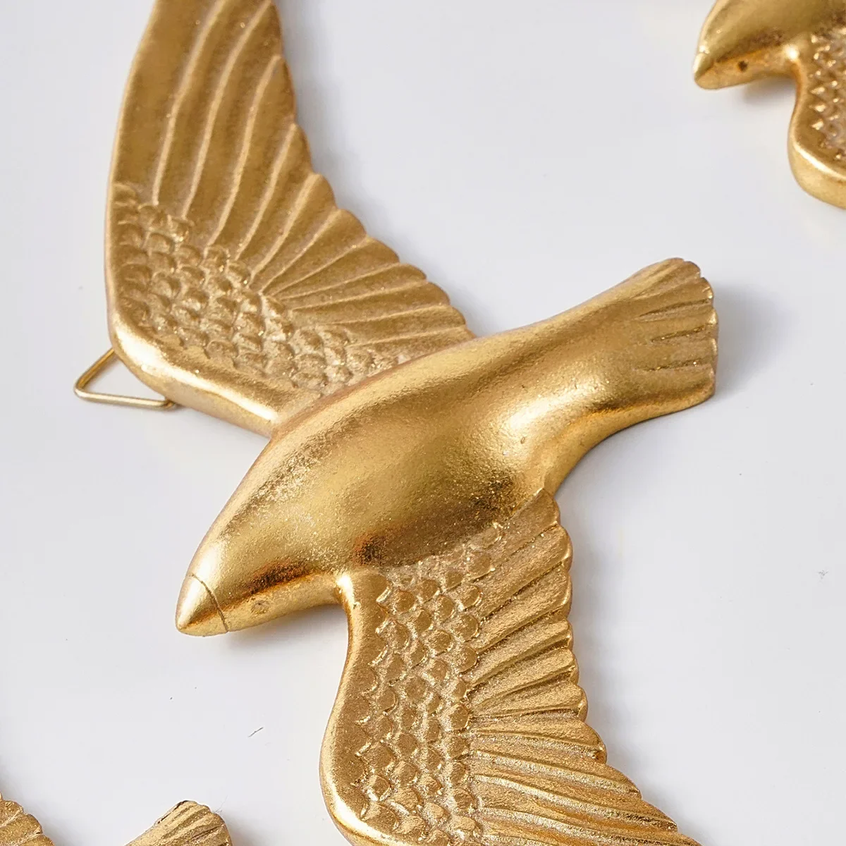 4pcs Golden Flying Bird Wall Decor Resin Threedimensional Bird Sculptures Minimalist Room Decoration Home Wall Art Ornament Gift