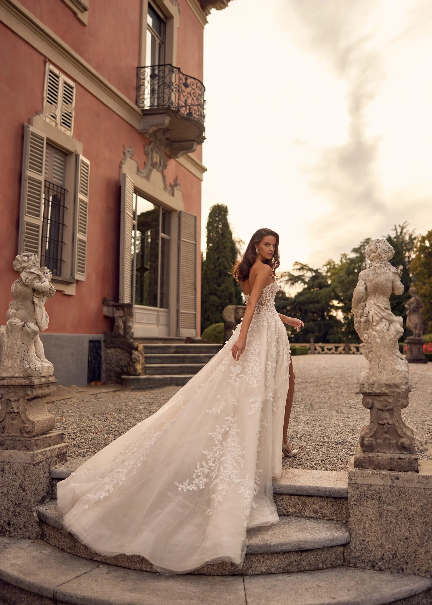 Elegant Off Shoulder Lace Decal Wedding Dress Sweetheart Collar No Cuff Button A-line Side Split Bridal Dress Customization 2026