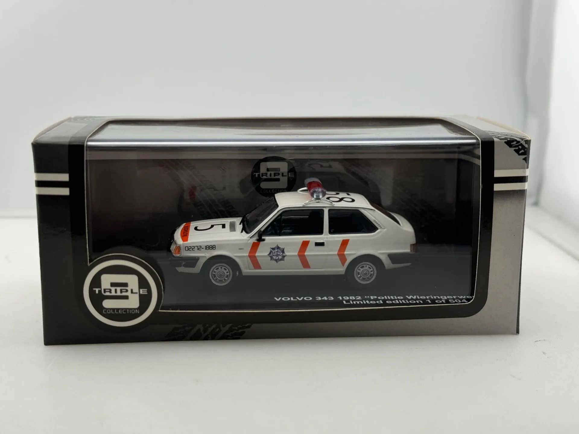 

Diecast Triple9 1/43 Scale Volvo British Police Car Volvo 343 1982 Alloy Car Model Collectible Toy Gift Souvenir Display