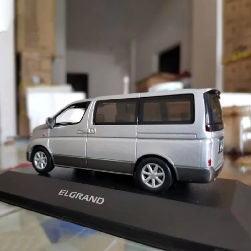 Diecast 1:43 skala Nissan ELGRAND MPV pojazd użytkowy symulacja aluminiowy model samochodu wyświetlacz kolekcjonerski prezent pamiątkowa dekoracja