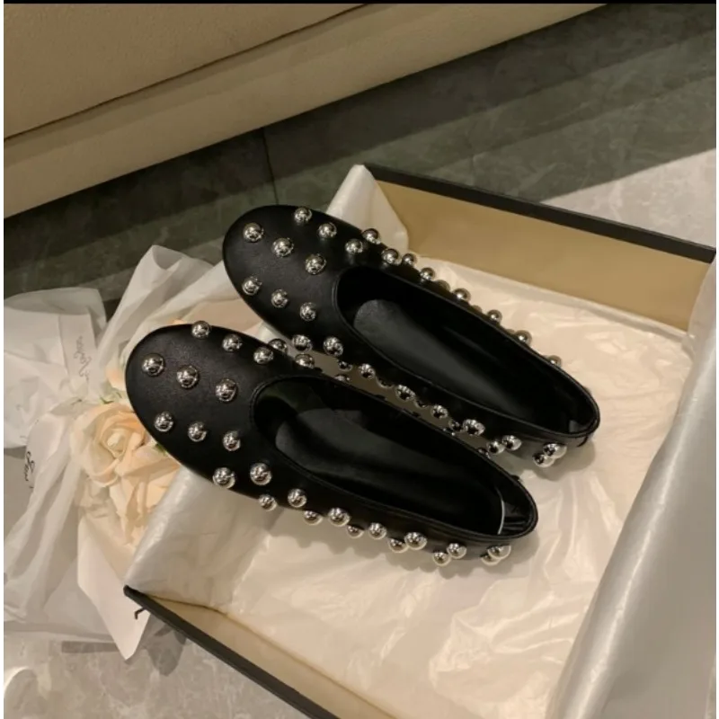 Neue Niet Runde Kopf Flache Schuhe Luxus Schwarz Leder Sandale Ballett Sandalen Silber Ball Metall Hohl Mary Jane Schuhe 35-42