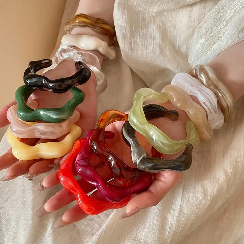 

Minar 2025 Popular Candy Color Smudge Acrylic Twisted Water Wave Irregular Wide Bangles for Women Ladies Wholesale Cuff Bracelet
