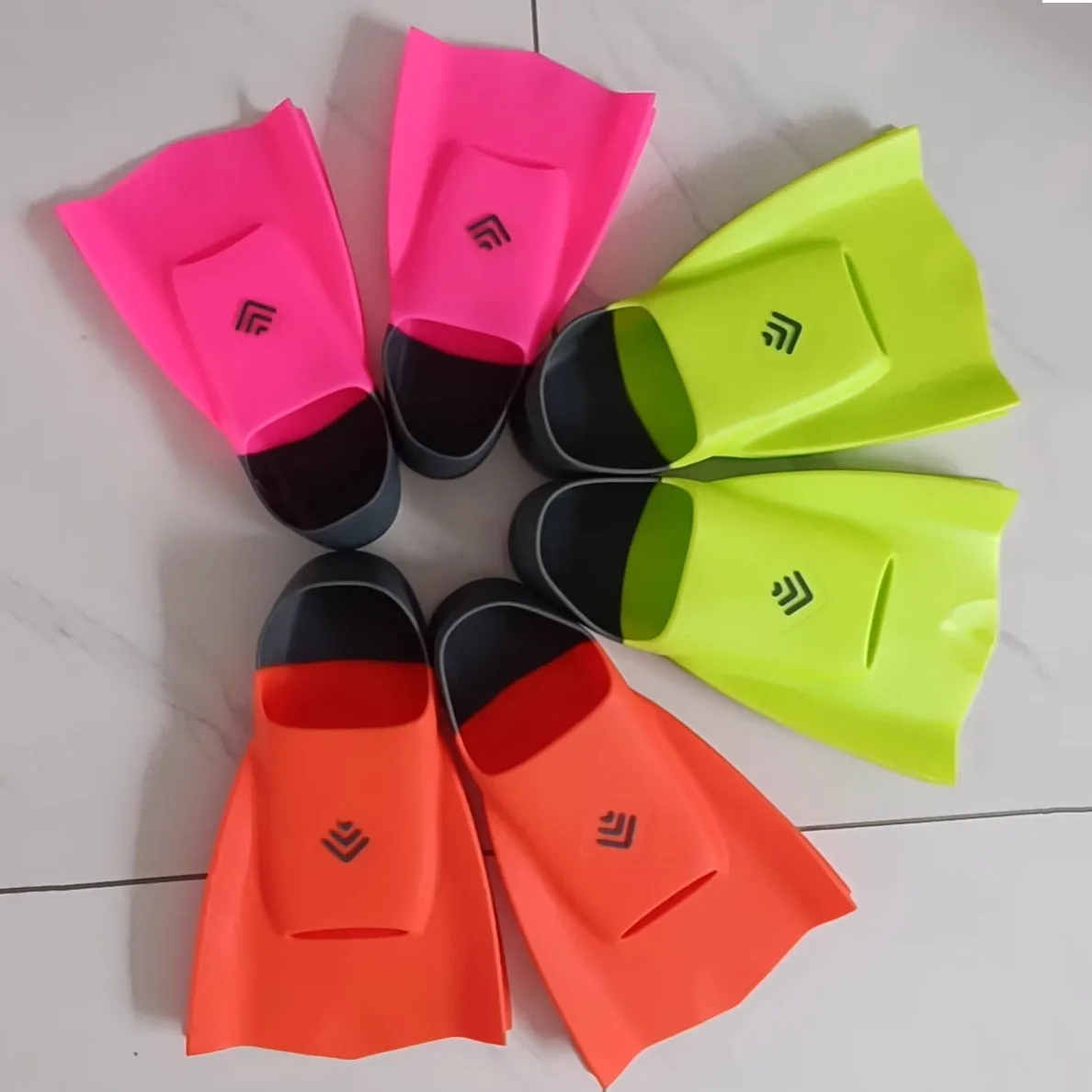 2024 New High Quality Adult Swimming Training Aids Flippers Professional Diving Silicone Short Flippers Double Fins