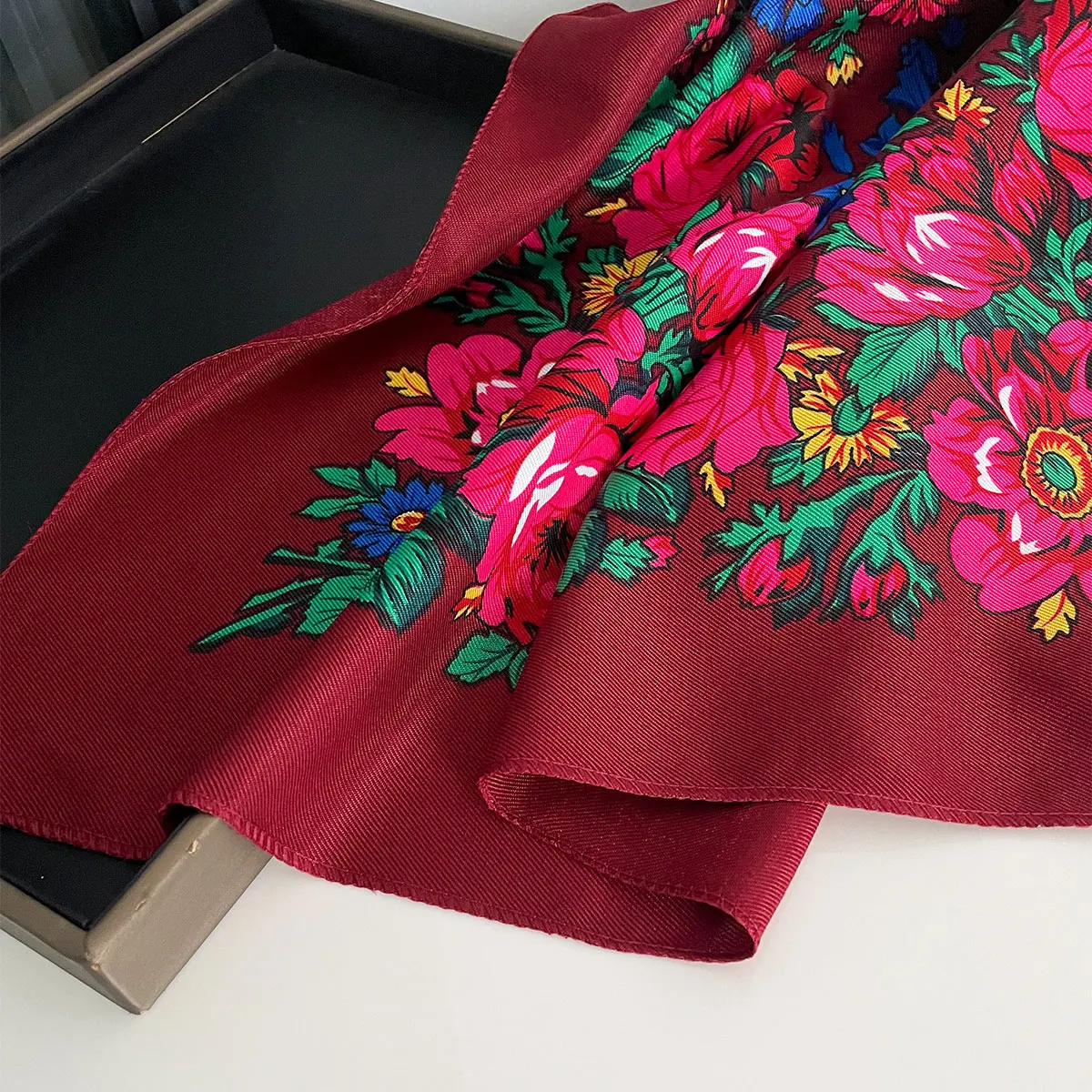 2025 Neueste 70 cm Baumwolle Blumendruck Frauen Bandanas Quadratischer Schal Mädchen Stirnband Zubehör Taschentuch Halstuch Haarschal – Detail 7