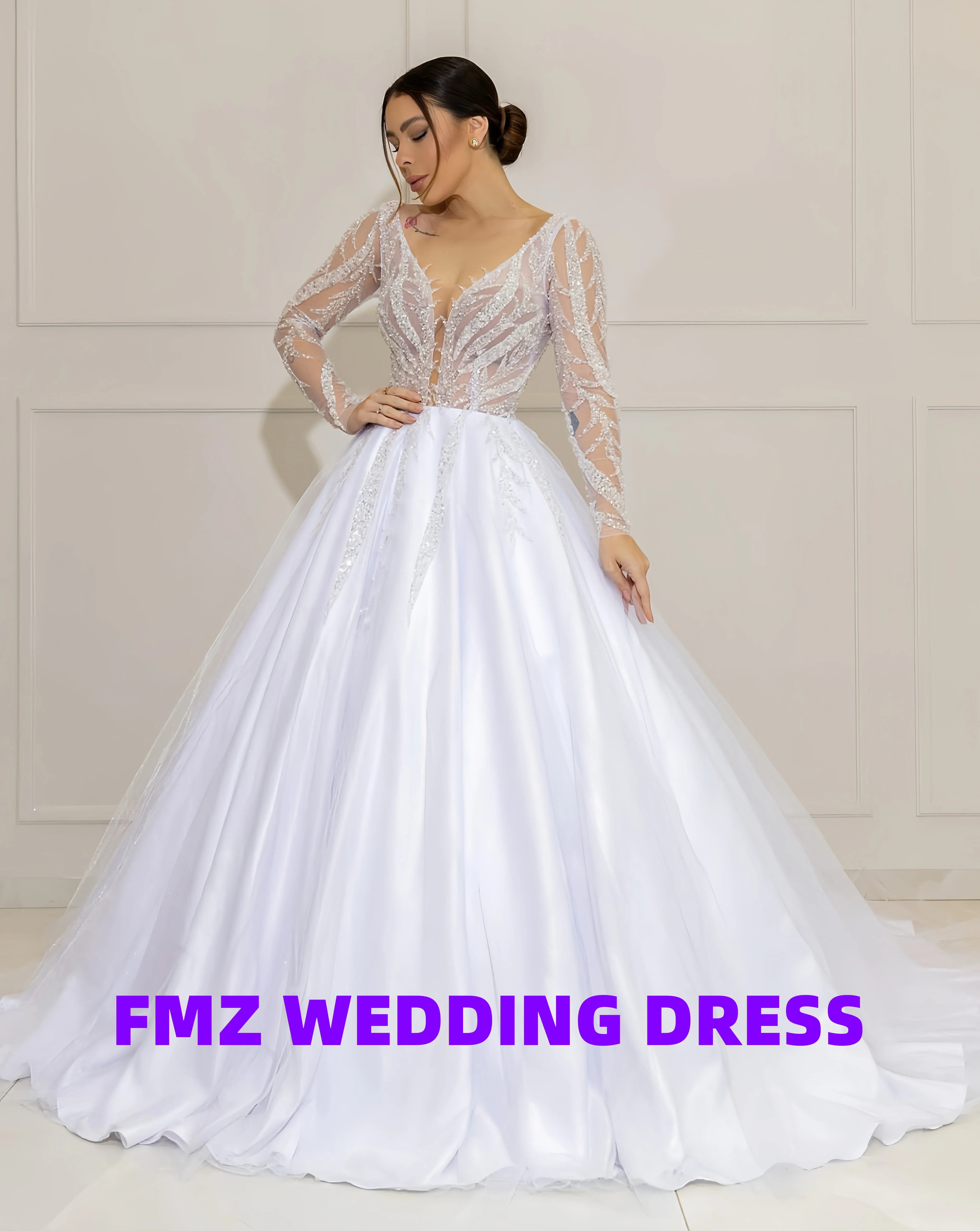 فستان زفاف فاخر مطرز برقبة على شكل حرف v وأكمام طويلة على شكل حرف a من فيستدوس دي نوفيا رداء دي ماري