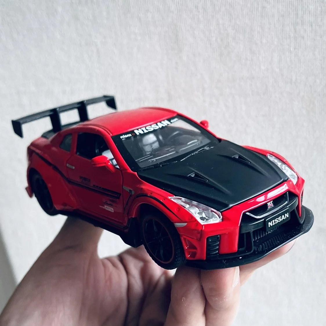 

1/32 New Arrival Special Die Casting Metal Japanese Classic Nissan GTR Model Racing Ornament Furniture Display Collection Toys