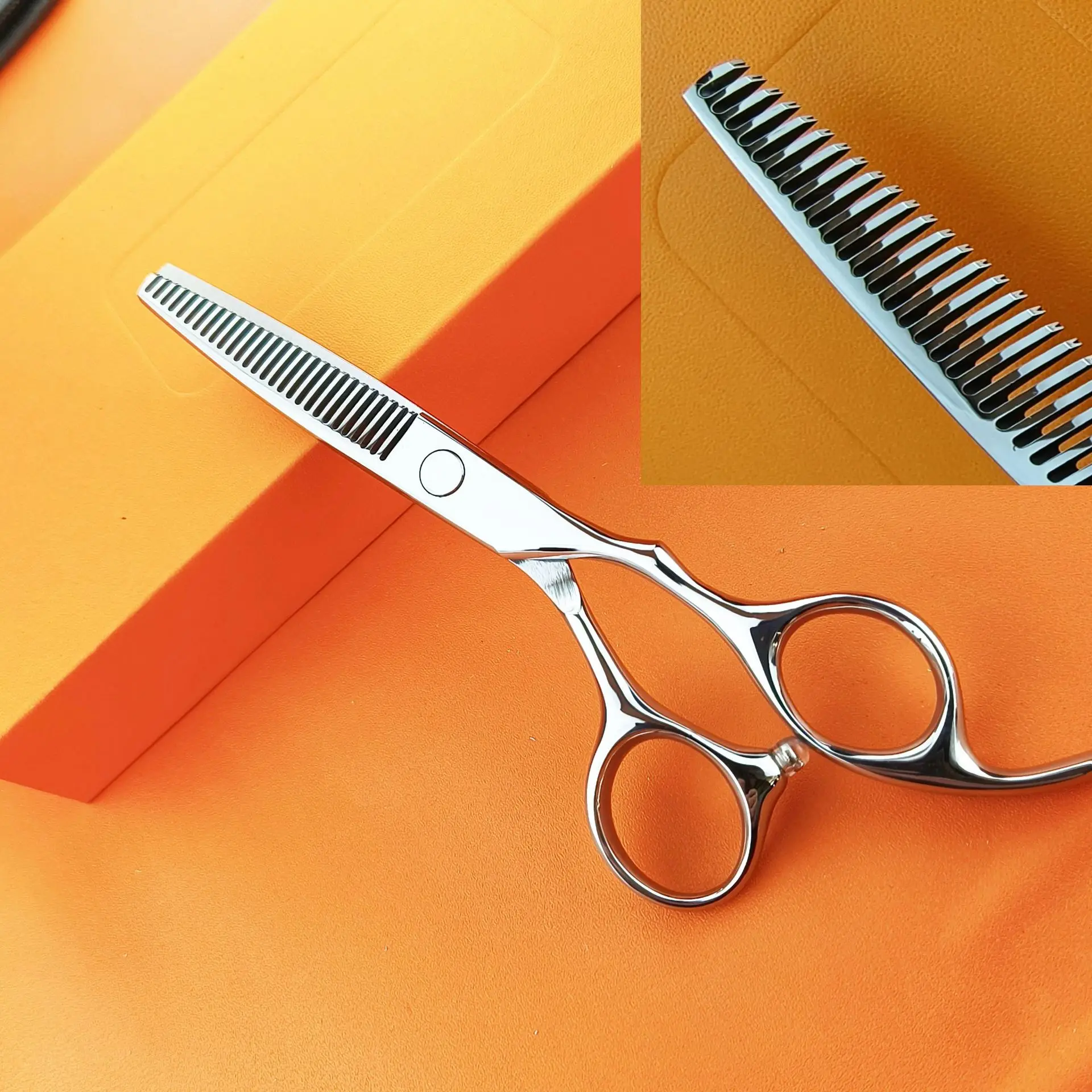 Hairdressing Professional กรรไกรส่วนบุคคล Coyote สไตล์การออกแบบ 5.5 นิ้วกรรไกรตัดผมเฉพาะกรรไกรตัดเครื่องมือ