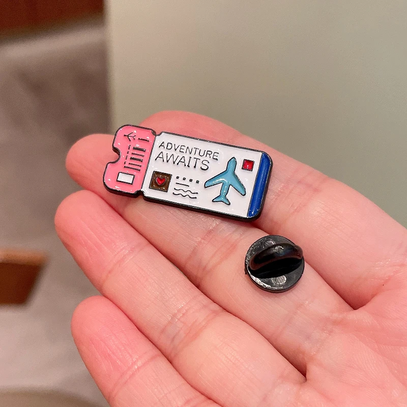 رائعتين على الطريقة اليابانية تذكرة الطائرة بروش للجنسين زوجين شارة الصعود تمرير دبوس الملابس زر بروش التبعي