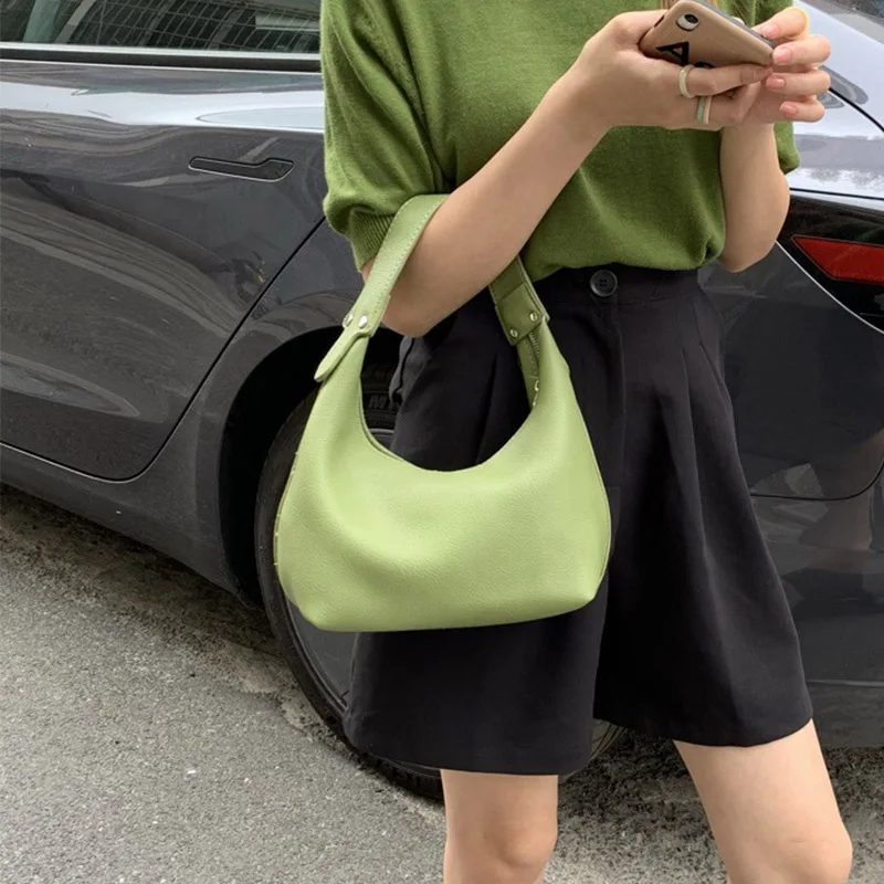 

2025 новая модная женская сумка в форме клецок подмышки, повседневная корейская сумка в стиле ретро из мягкой искусственной кожи, бродячая сумка на плечо, сумка