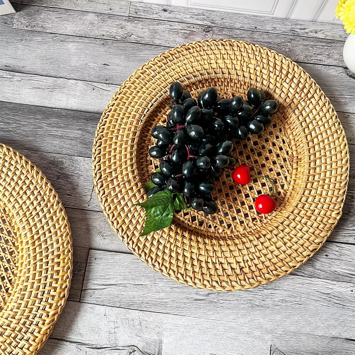 1pc/3pcs/5pcs Multi-functional Round European-style Hand-woven Rattan Tray Retro Snack Storage Tray Hollow Design Tablecloth Pad view 3