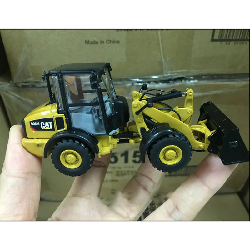 1:50 Scale CAT 906m Wheel Loader Engineering Alloy Model 85557