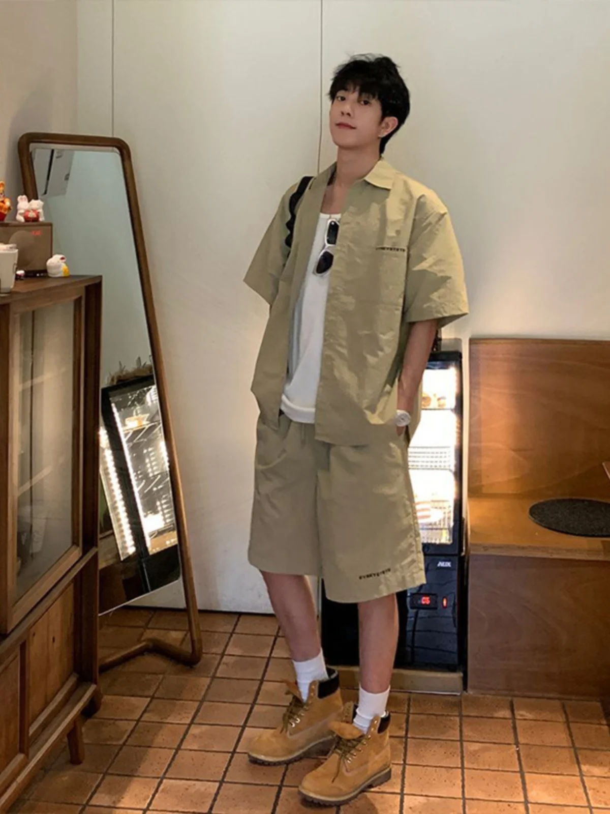 

Мужской комплект из рубашки с коротким рукавом и шорт цвета хаки: высококачественная рабочая одежда, брюки-капри, модный молодежный повседневный спортивный костюм