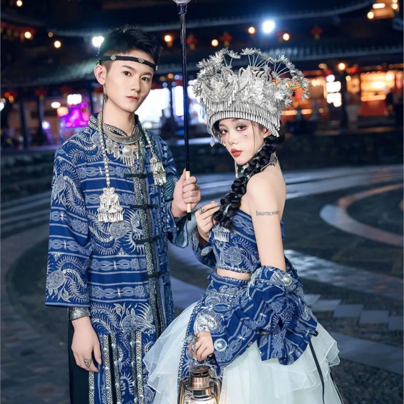 คู่ใหม่ผ้าบาติกชุดประจําชาติหญิงสไตล์หมู่บ้านภาพ