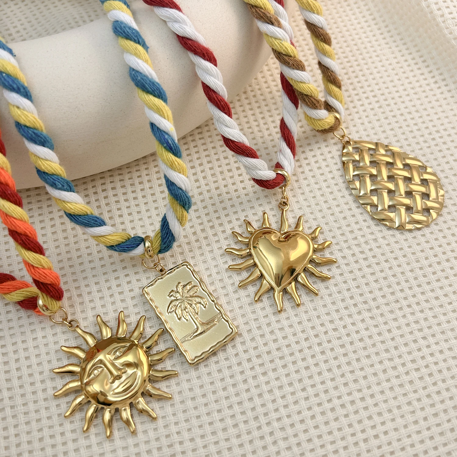 New Stainless Steel Geometry Heart Sun Pendant Necklaces for Women Boho Red Yellow Rope Chains Trendy Vintage Jewelry Gift