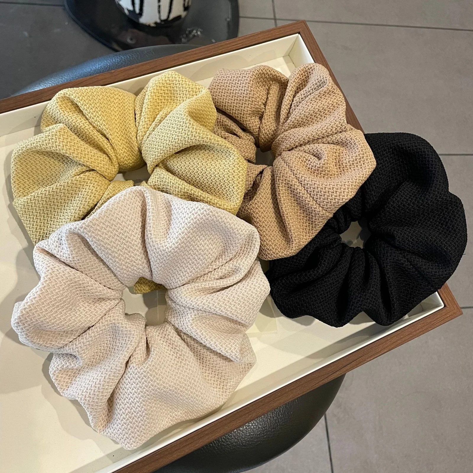 

4 шт. осенние и зимние резинки для волос с вафельной текстурой для женщин, минималистичные и универсальные аксессуары для волос премиум-класса, милые резинки для волос/хоа