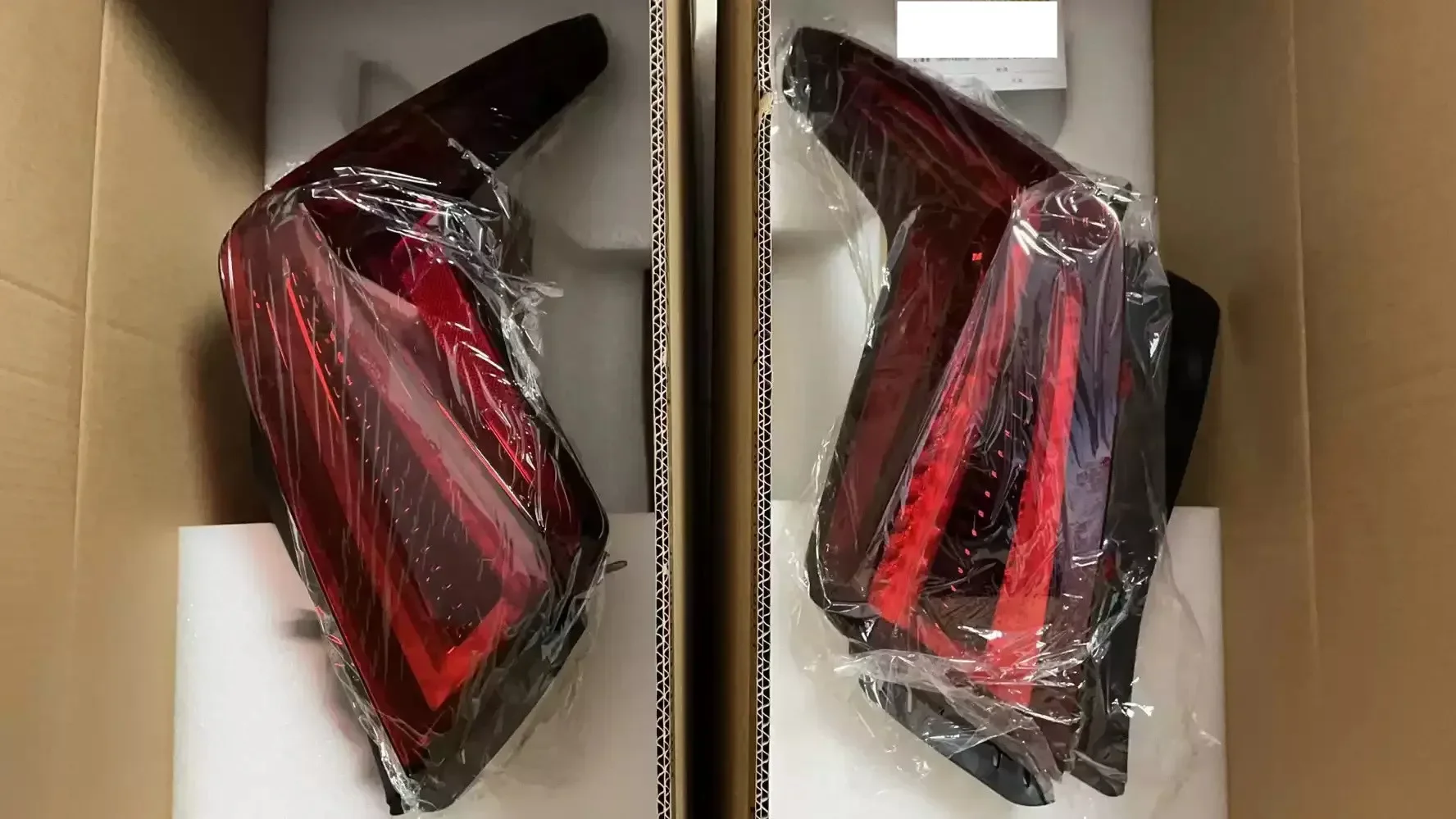 

Car LED Rear Tail Light for Cadillac XT5 20-21 Brake driving Reverse Lamp Warning Turn Signal
