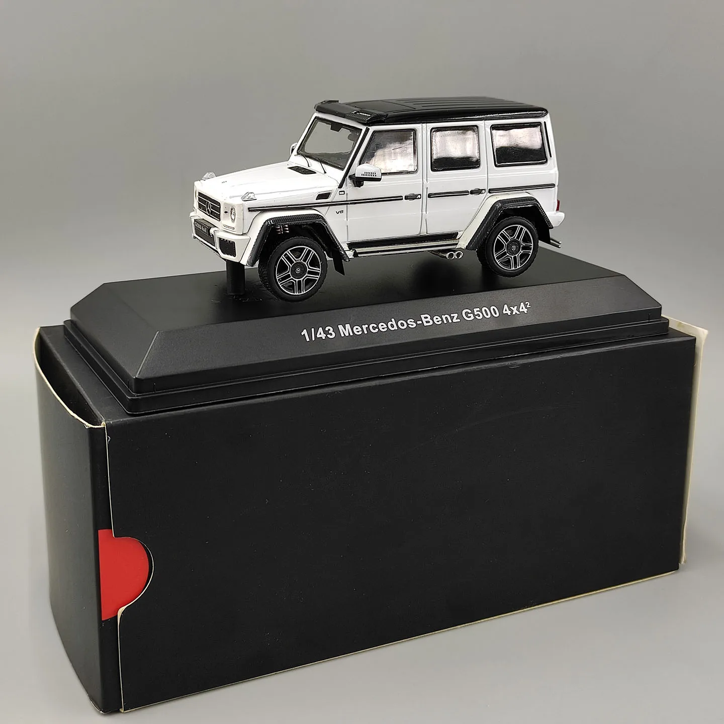 Diecast 1:43 Scale G500 4x4 White Alloy Car Model