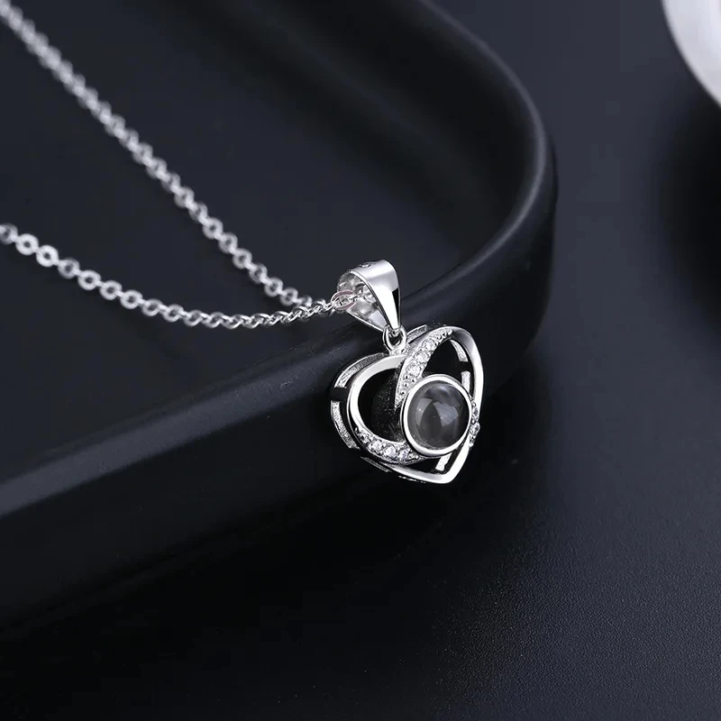 ExquisiteProjection Necklace Customized Ppersonalized Photo Heart Pendant Suitable For GivingValentine's Day Commemorative Gifts