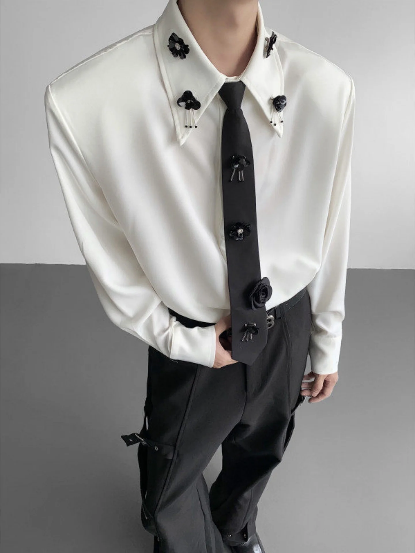 

Мужская рубашка Ele с вышивкой, длинным рукавом, подкладкой на плечах, цветочным узором, модная, в городском стиле, осенняя, класса люкс