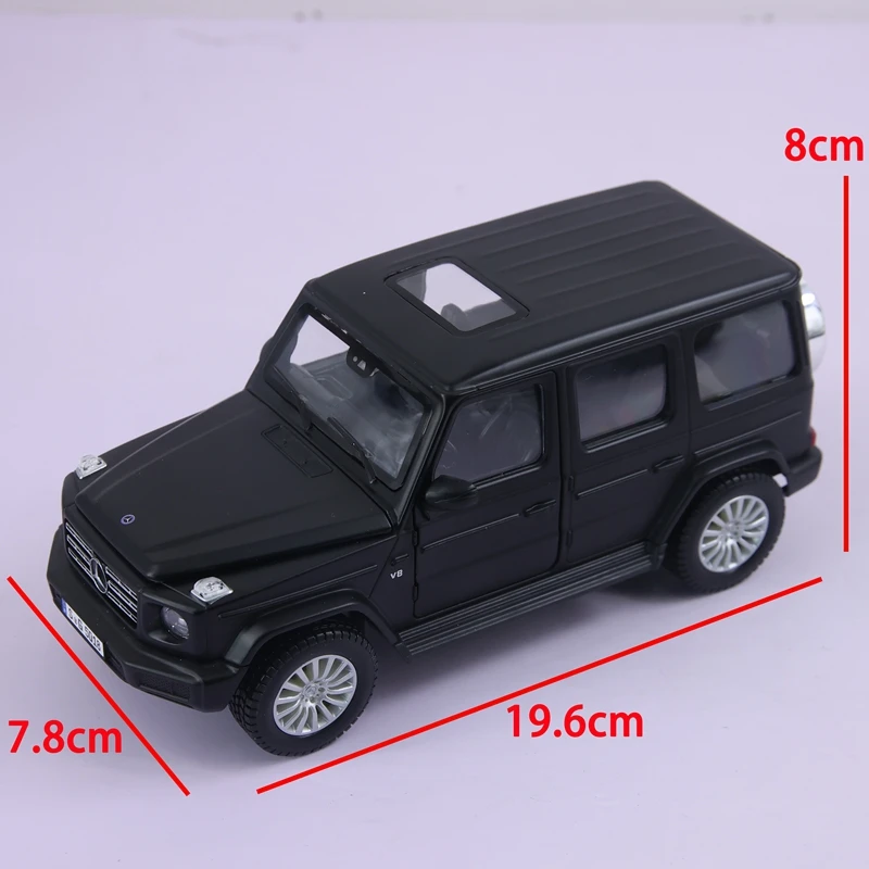 

Металлическая модель Maisto 1:25 Mercedes Benz G500 с открывающимися дверями, передним капотом и крышкой багажника.