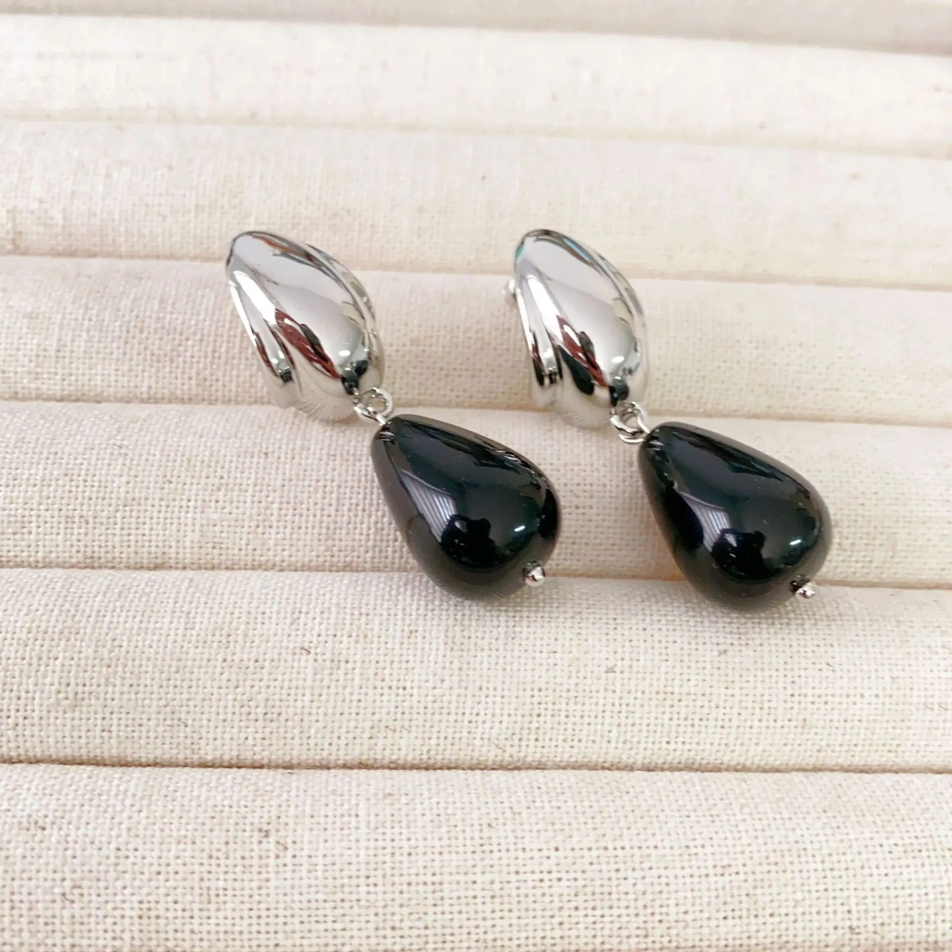 

French new fashion pear-shaped black agate pendant drop earrings for women