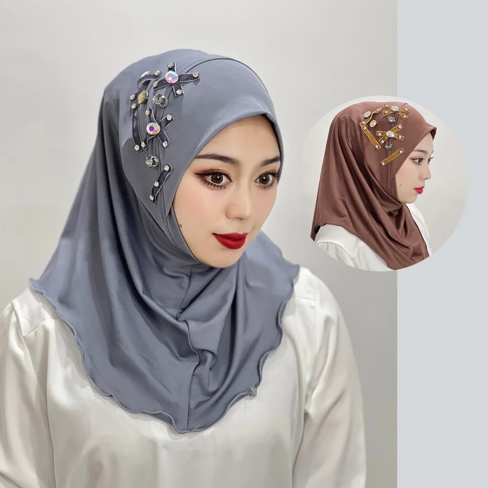 อิสลามดอกไม้สีทึบ Hijab ลูกปัด Hijab Cross รูปแบบ Hijab ผ้าพันคอผู้หญิงมุสลิม Hijab Instant Shawl ตุรกี