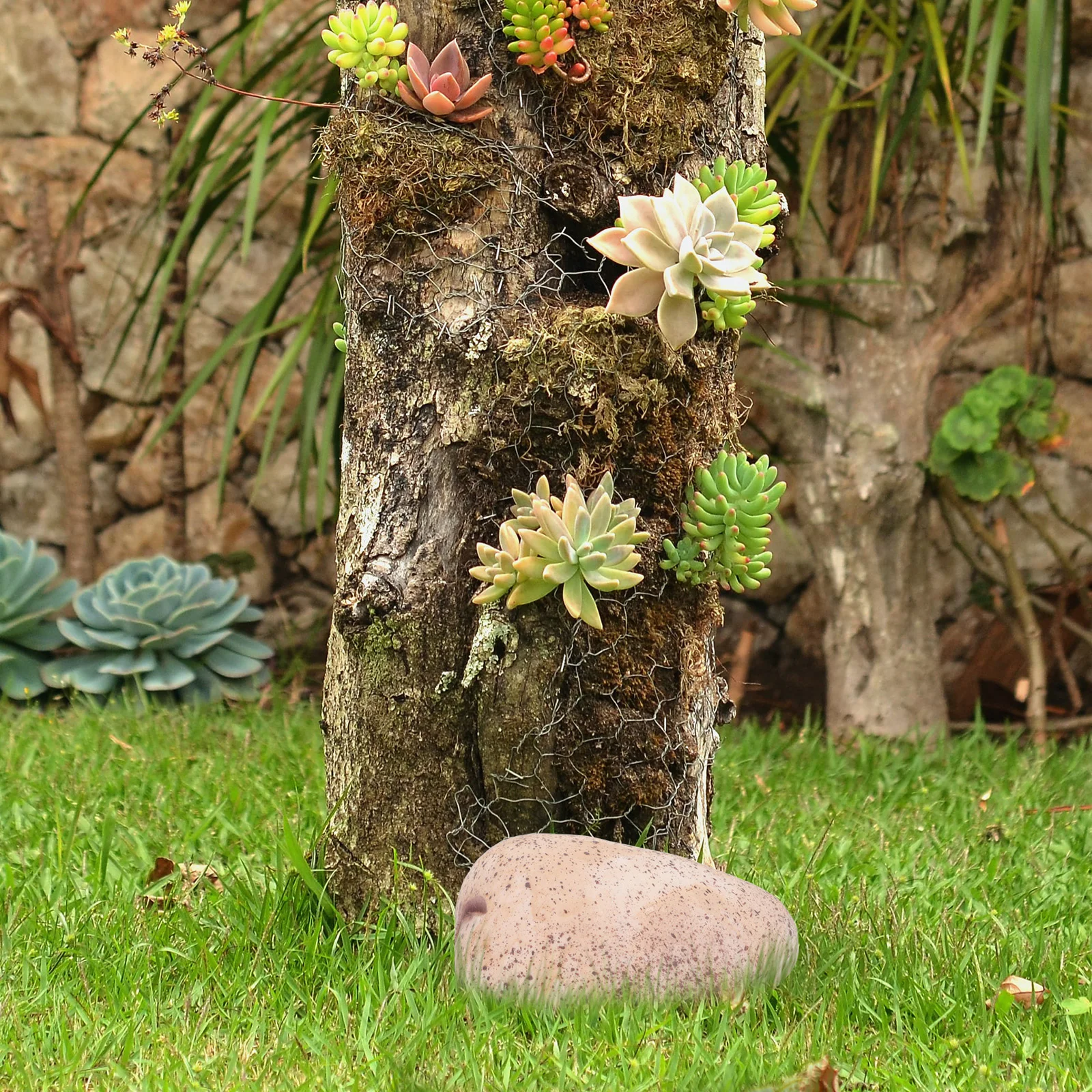 Key Plain Sight Holder Hidden for outside Storage Spare Fake Stone Hider Rock Resin Garden Forget Keys Disguised