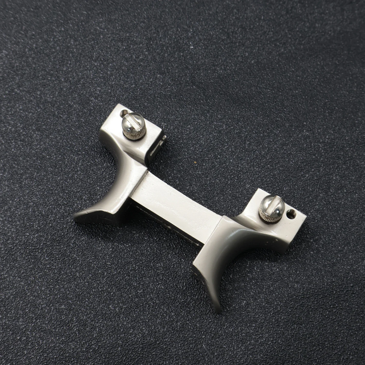 

Silver High-quality Slingshot Head Made Of Zinc Alloy Lightweight Slingshot Head DIY Slingshot Accessories Assembly Slingshot
