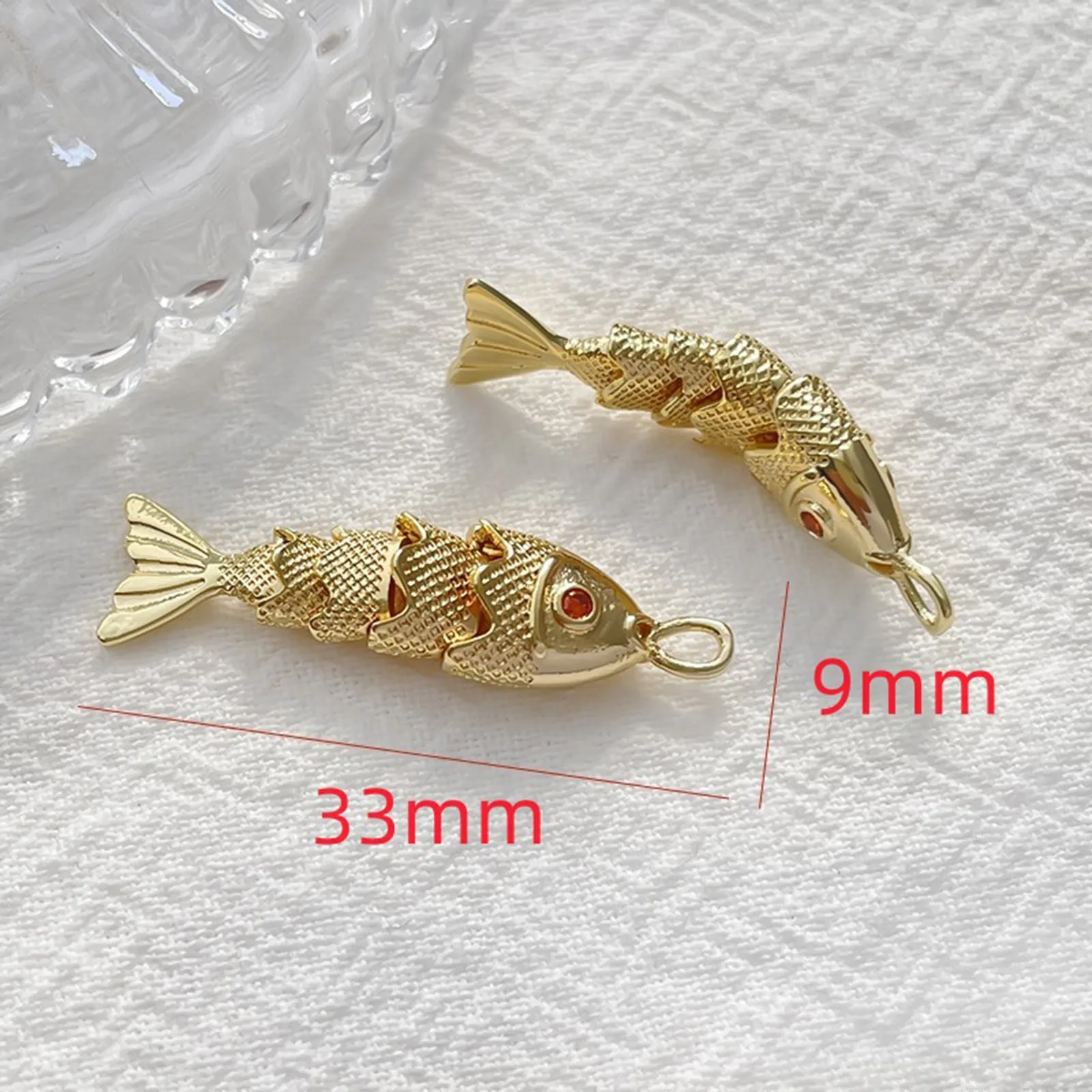 1-teiliger Ozean-Kupfer-goldener silbriger Fisch-Anhänger in Fischform, roter Zirkon, Schmuckanhänger für die Herstellung von DIY-Halsketten – Detail 2