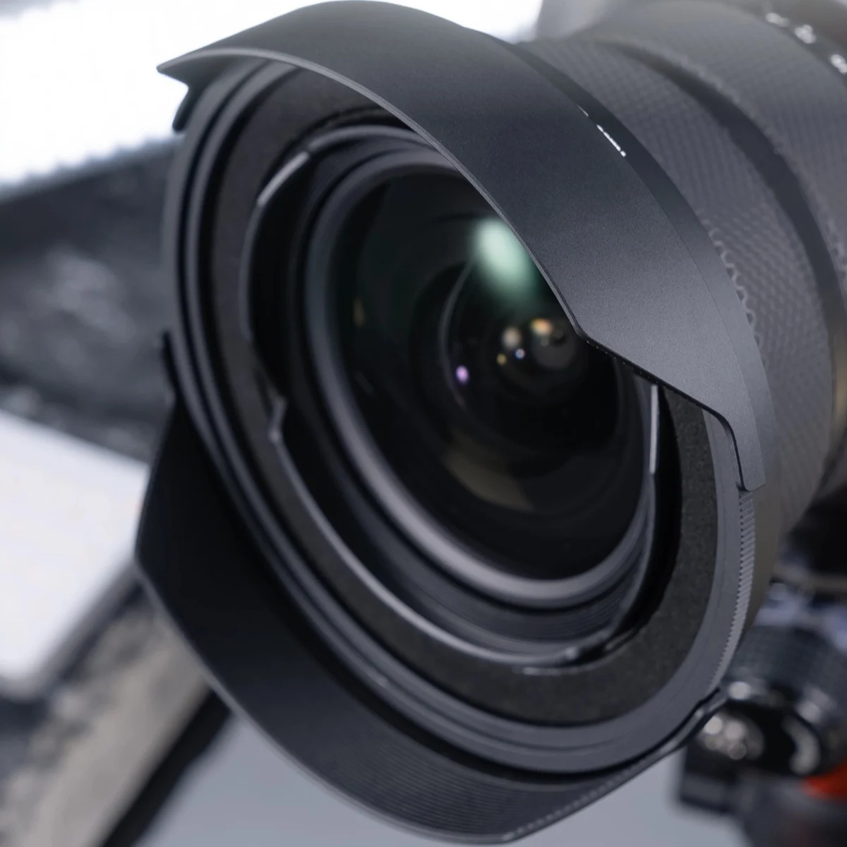 Osłona obiektywu Kase z nakrętką do Nikon Z14-24mm kompatybilna z magnetycznym filtrem okrągłym i oryginalną osłoną obiektywu