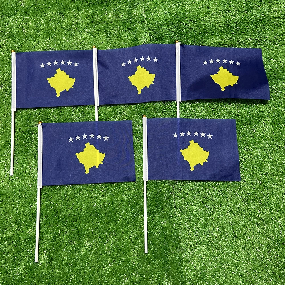 Bandera del cielo bandera de Kosovo bandera de mano de Kosovo 10/20/50/100pcs 21*14cm bandera de Kosovo ondeando mano con poste de plástico para la decoración del hogar de la actividad deportiva