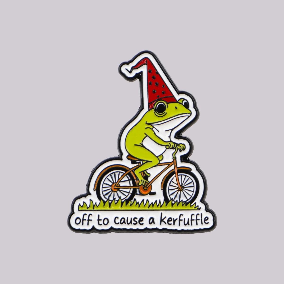 OFF TO CAUSE A KERFUFFLE Emaille-Anstecknadel Frosch-Brosche Reversnadel Abzeichen für Rucksack Kleidung Accessoires Lustiger Schmuck Freunde Geschenke