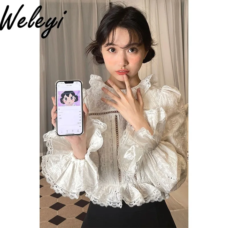 French Temperament Beautiful Small Tops White Lace Shirt Women's Autumn 2025 New Flared Sleeve Doll Collar Loose Fashion Blouse