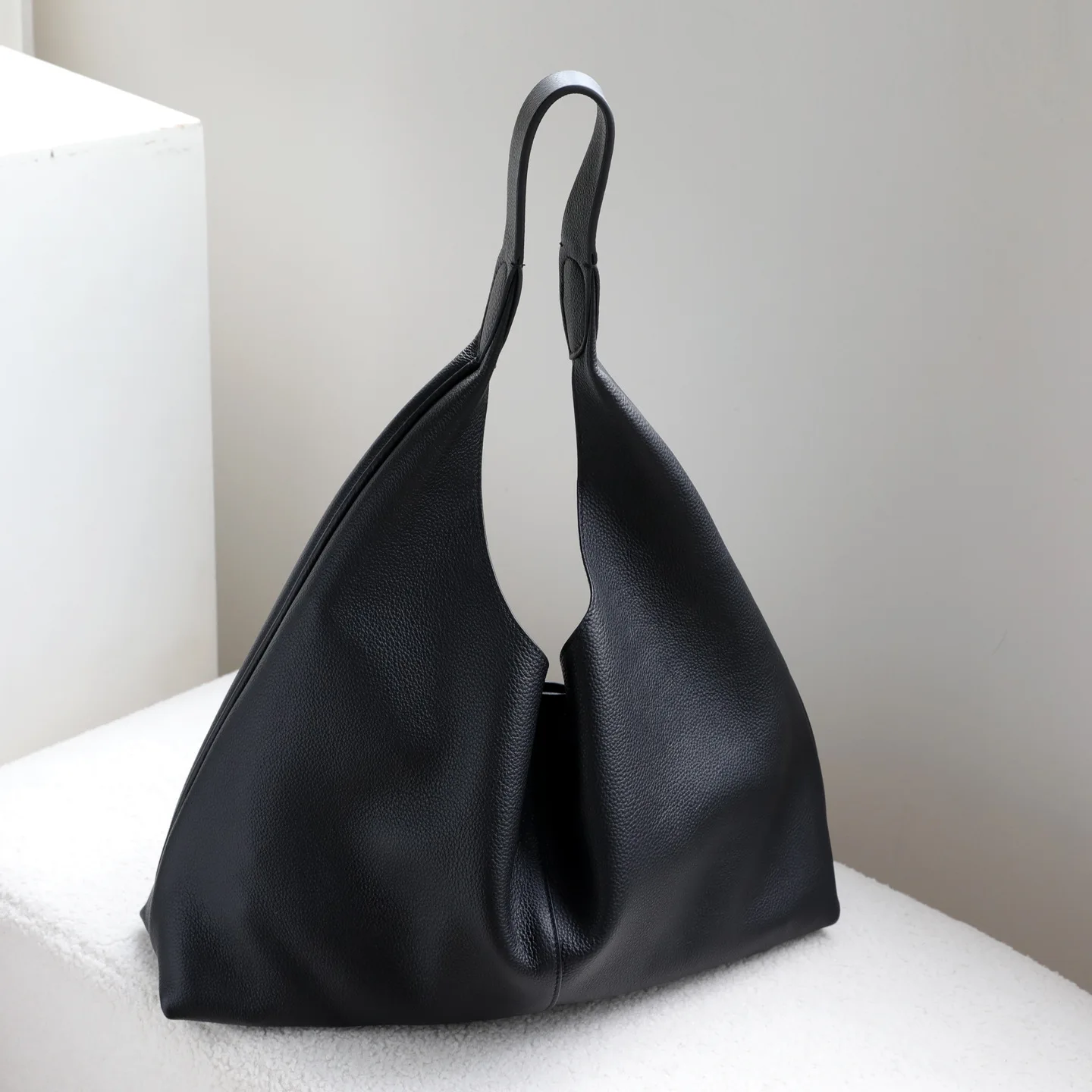 

First layer cowhide women's tote bag 2025 new niche design minimalist style suede large capacity women's handbag shoulder bag