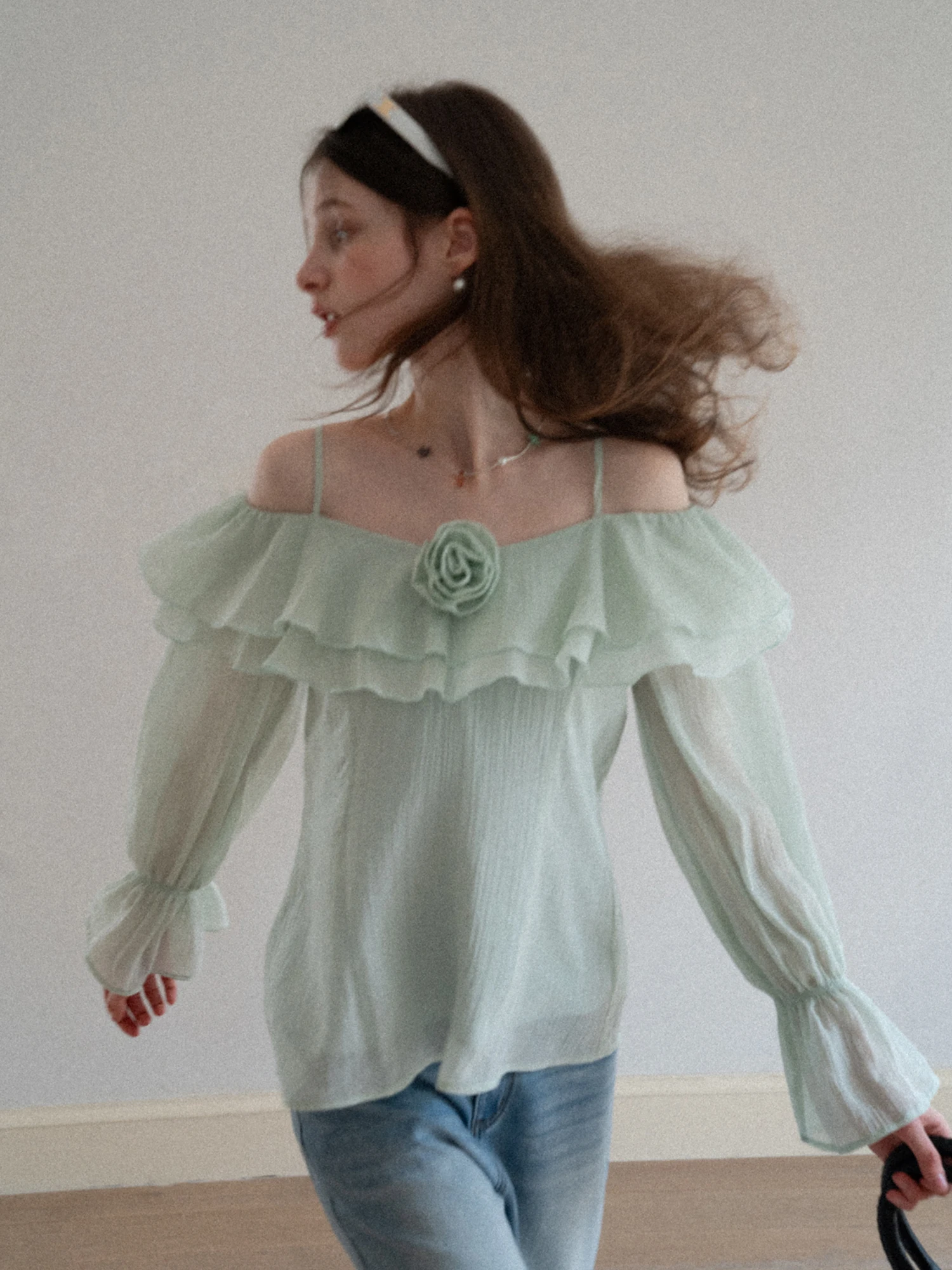 

Elegant Long Sleeve One Shoulder Pleated Loose Shirt Women's Casual Breathable Polyester Fiber Fashion Spring Summer