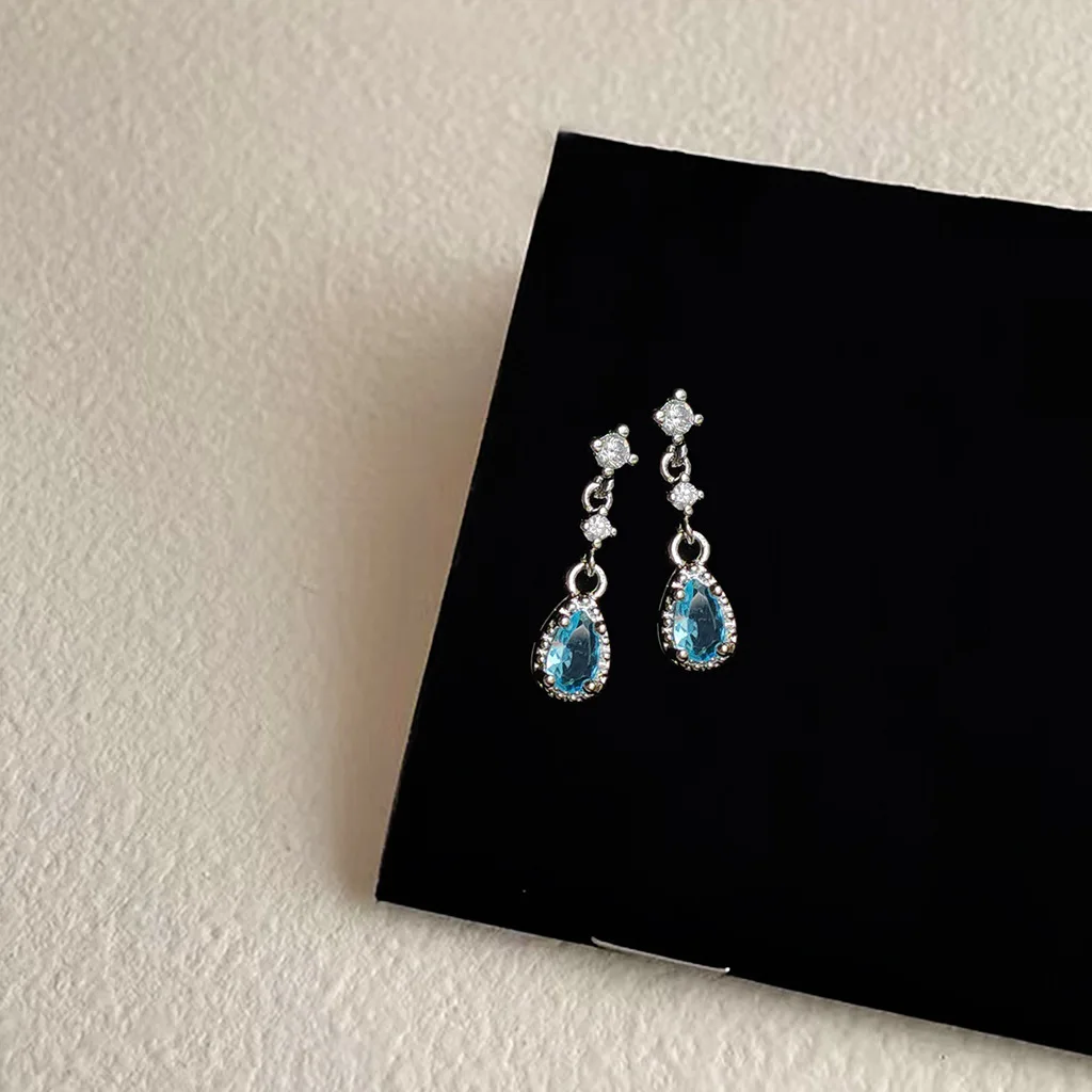 DIY accessories A drop of tear~ Gentle and small zircon stud earrings for women's niche high-end love earrings, simple and fashi