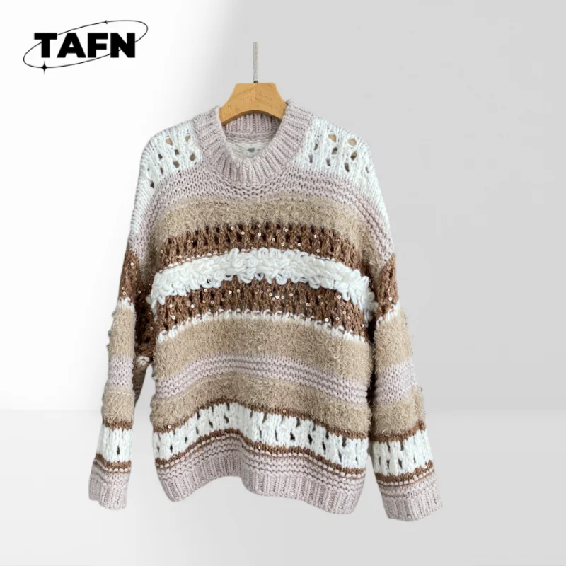 

Classic V-Neck Sweater for Women, Soft Wool Blend for Warmth and Comfort Elegant Design for Winter Wear AK1209