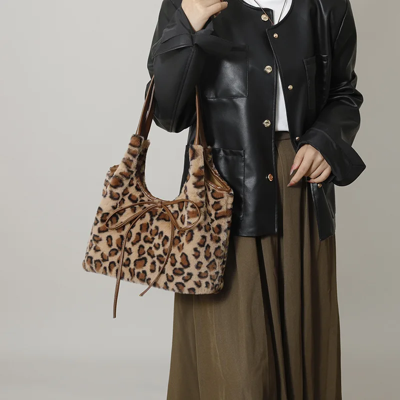 

Женская плюшевая сумка с леопардовым принтом 202, роскошная сумка под мышками, через плечо из искусственного меха с регулируемым ремешком на осень/зиму и свидание