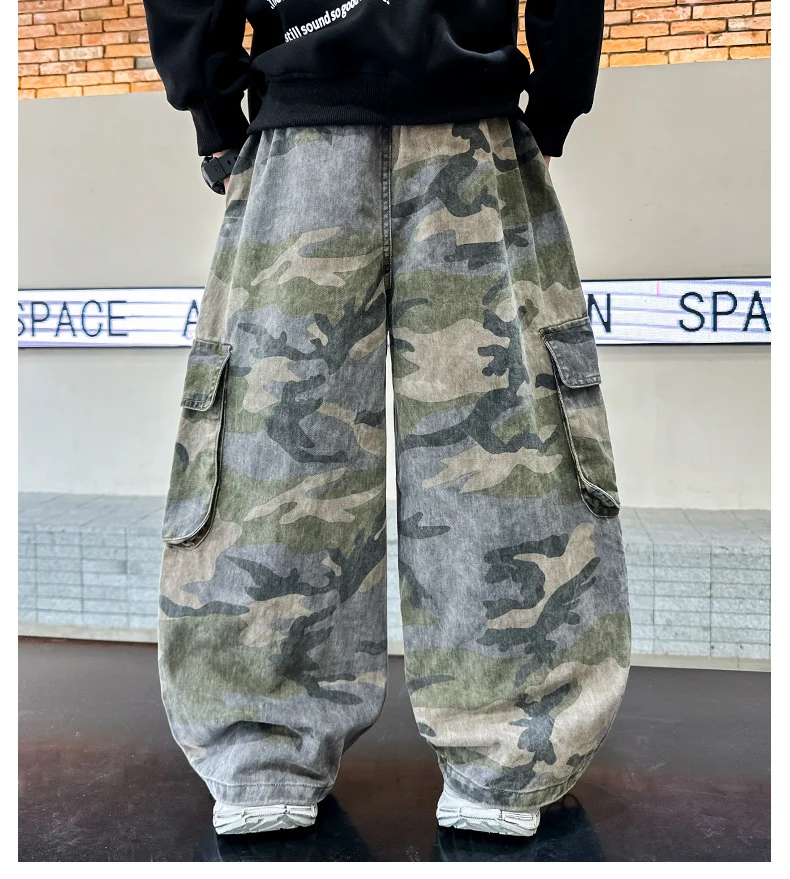 Neue stylische Herbst-Cargo-Hosen mit mehreren Taschen im Camouflage-Look für Teenager-Jungen, locker geschnittene, lässige Harajuku-Hip-Hop-Y2K-Hosen, Größe 5-14 Jahre. – Detail 12