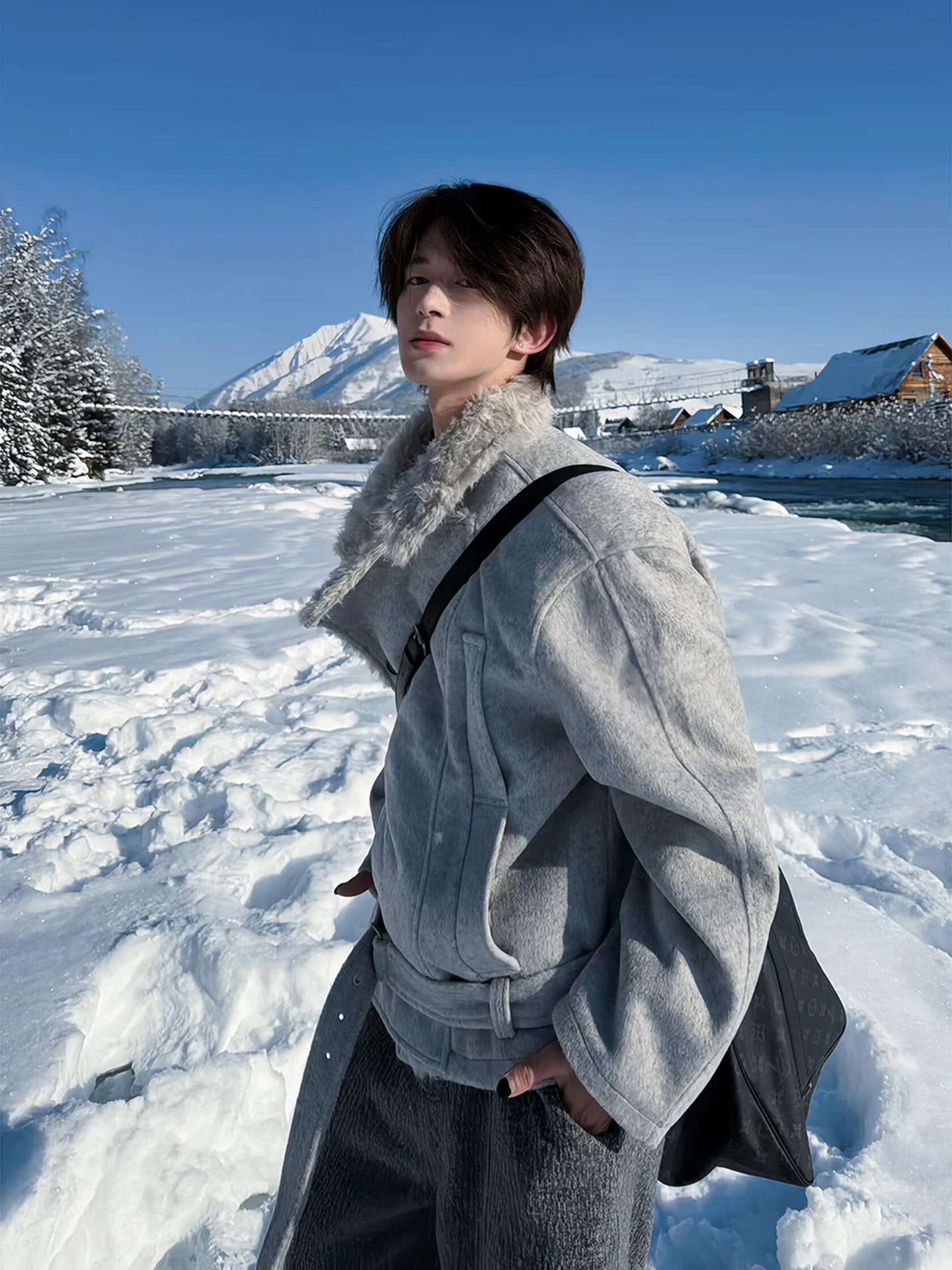 

Мужская зимняя куртка в стиле ретро с двубортной застежкой, на меховой подкладке, из хлопка, с деконструированным дизайном и элементами пэчворка, для тепла и комфорта