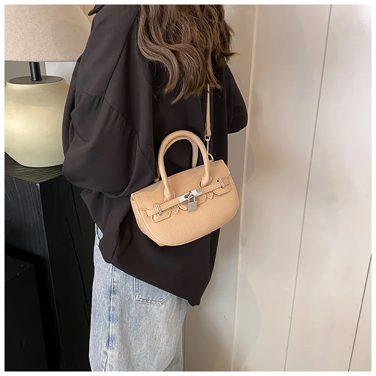 

​​"2025 Light Luxury Kelly Shoulder Bag for Women - Versatile Oval Commuter Bag with Premium Lock, Fashion Portable Handbag"​​