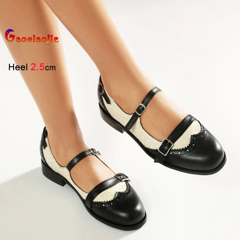 

Весенне-летние женские туфли Мэри Джейн на низком каблуке 2,5 см с ремешком и пряжкой, новинка 2026 года, в британском стиле, с круглым носком, повседневные туфли-лодочки с резным узором